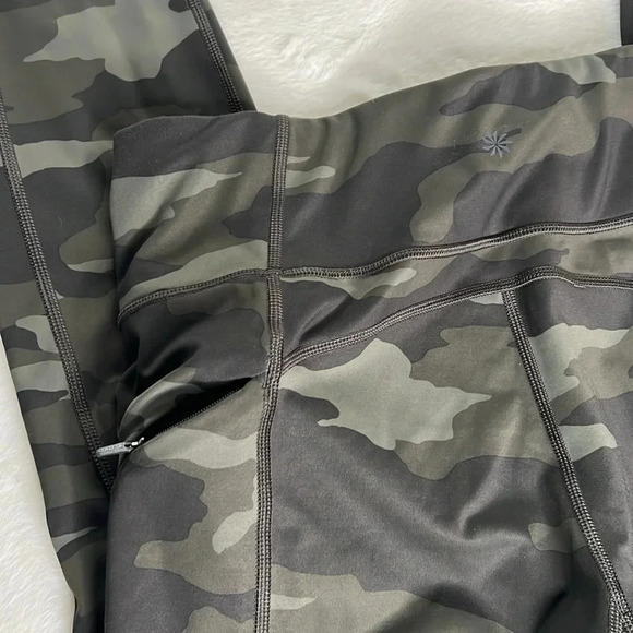 Athleta Camo Contender 7/8 Tight Size Small - Picture 8 of 9